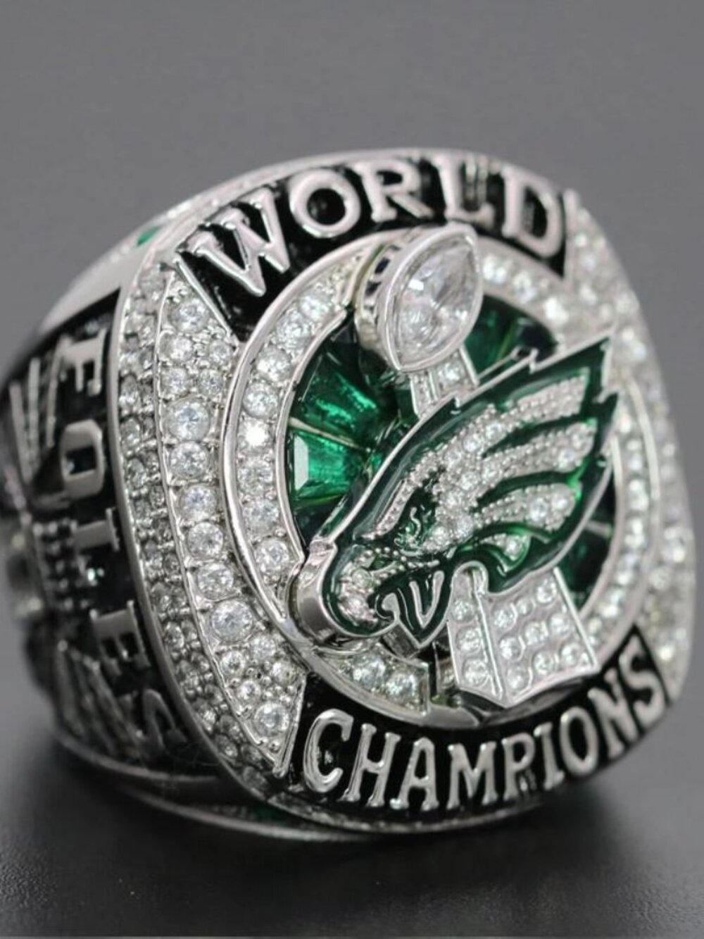 Philadelphia Eagles Championship Ring... Fast shipped from USA